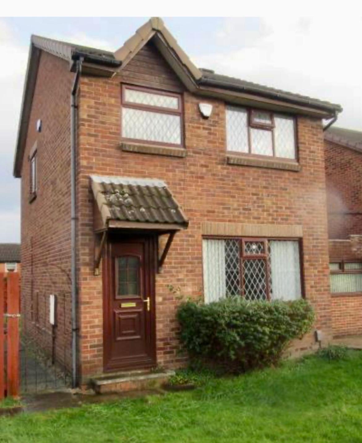 Detached 3 Bedroom Corner House Sleeps Up To 7 Welcomes Contractors & Longer Term Bookings Leeds  Exterior photo